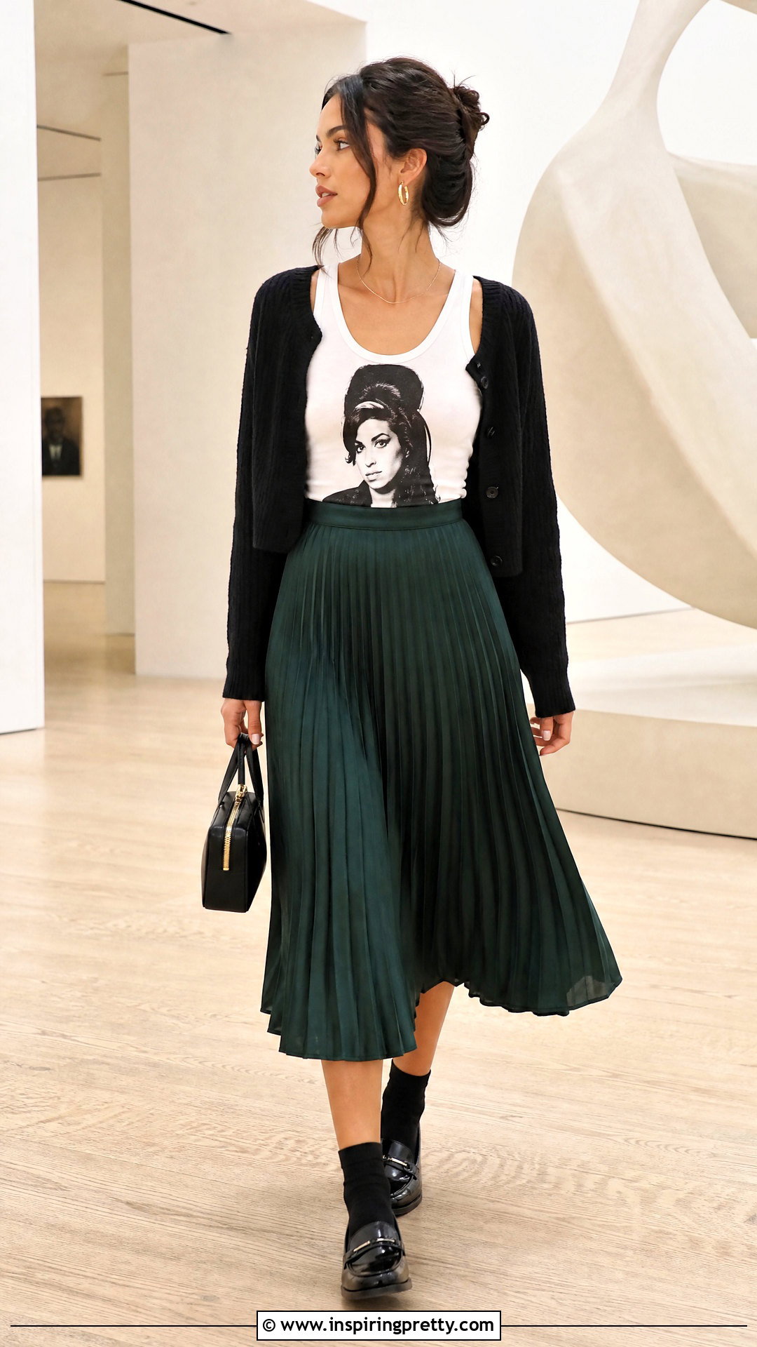 Amy Winehouse Tank Top With Pleated Skirt - 25 amy winehouse tank top outfit ideas