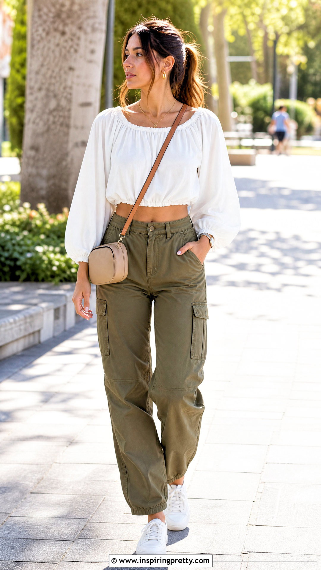 Balloon Sleeve Top With Cargo Pants - 20 balloon sleeves top outfit ideas
