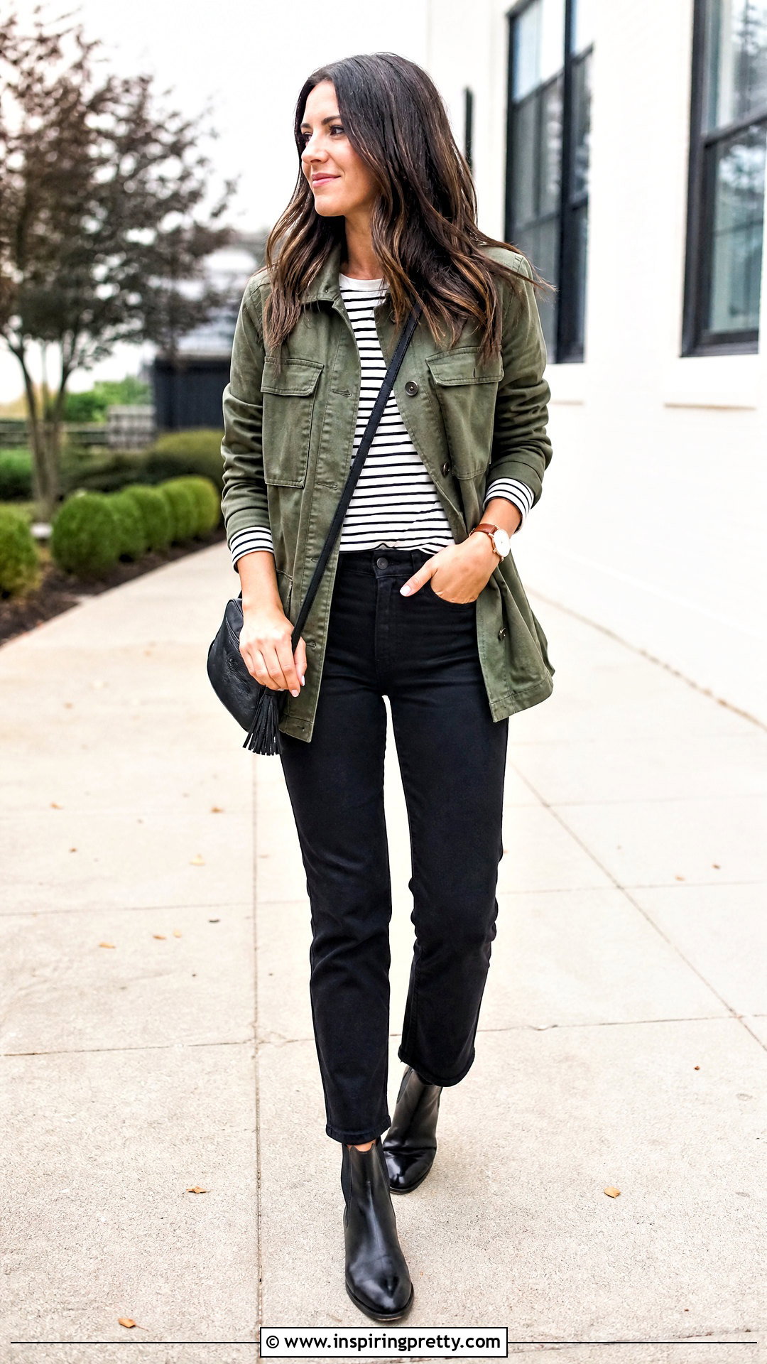 Basic Top With Utility Jacket And Black Jeans - 50 basic tops outfit ideas