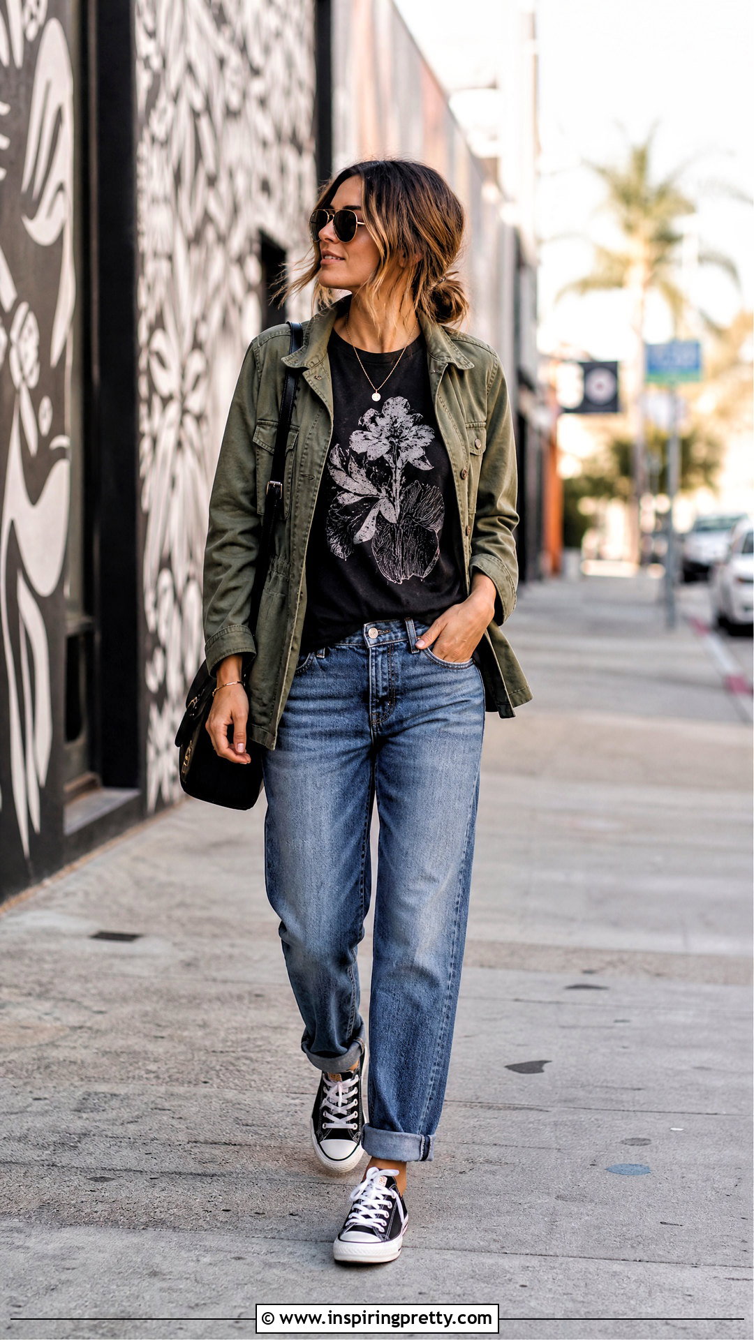 Black Graphic Top With Relaxed Jeans - 50 black top outfit casual ideas