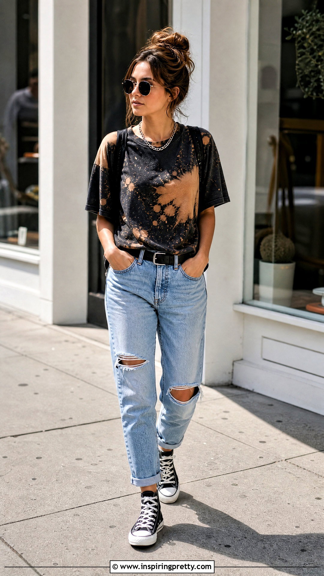 Bleach Top With Ripped Mom Jeans - 50 bleach top outfit ideas