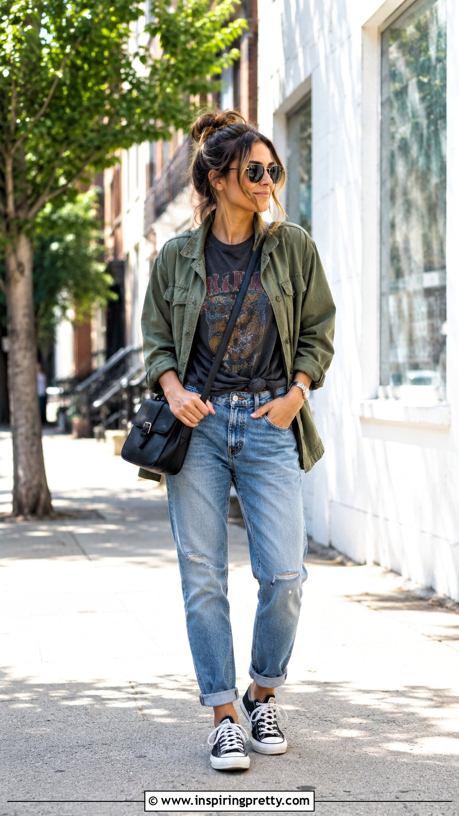 Boyfriend Jeans And Graphic T Shirt Outfit - 50 Jeans And Top Outfit ideas