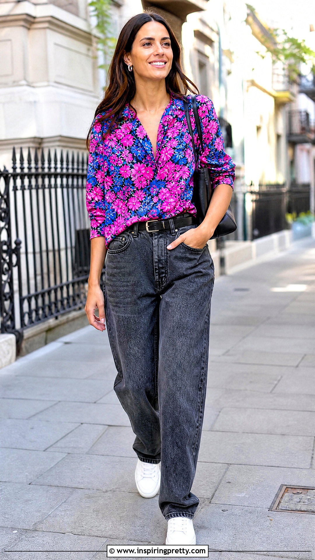 Bright Floral Top With Faded Black Jeans - 20 Floral Top With Black Jeans Outfit ideas