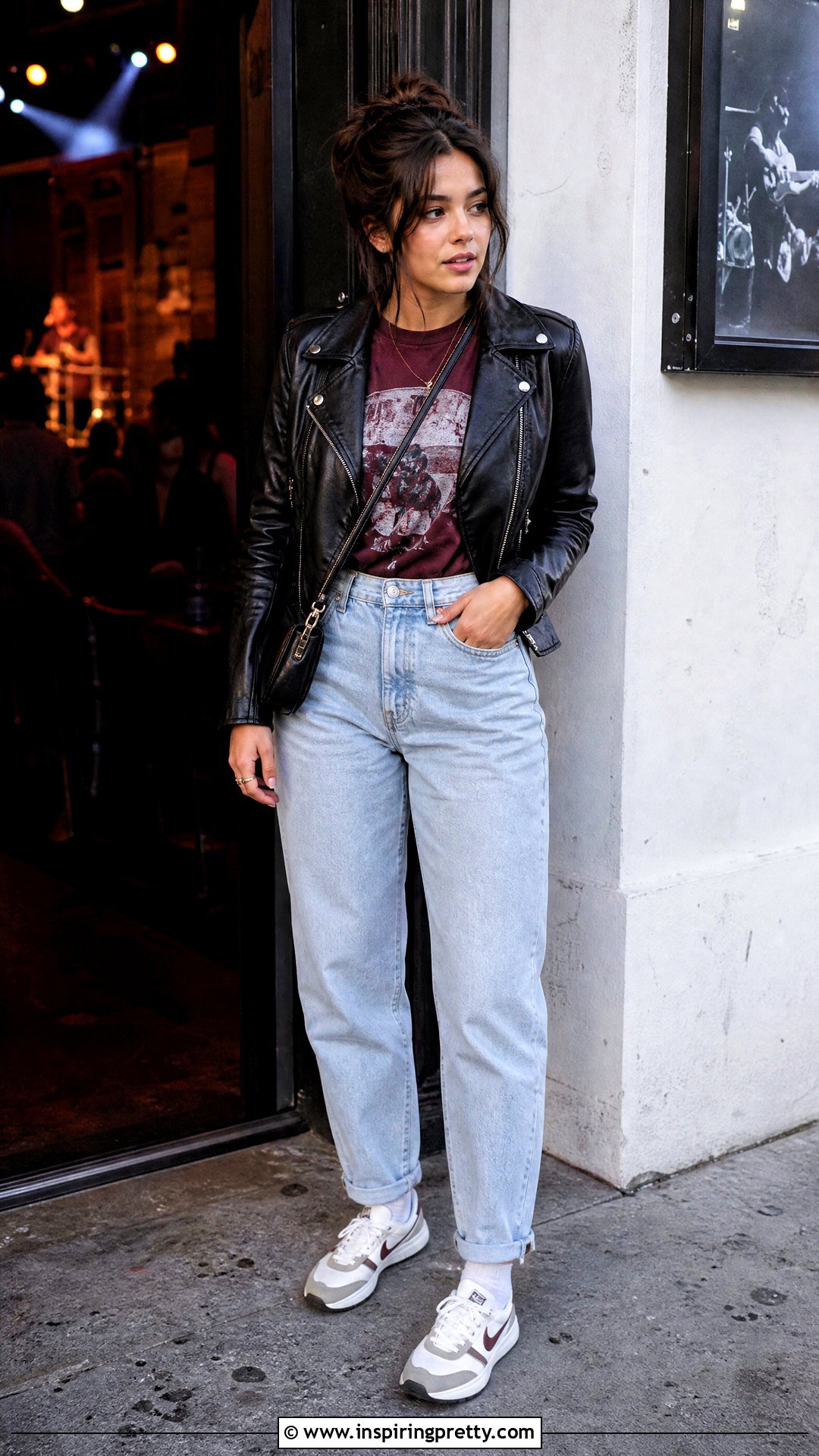 Burgundy Graphic Top With Mom Jeans - 50 burgundy top outfit ideas