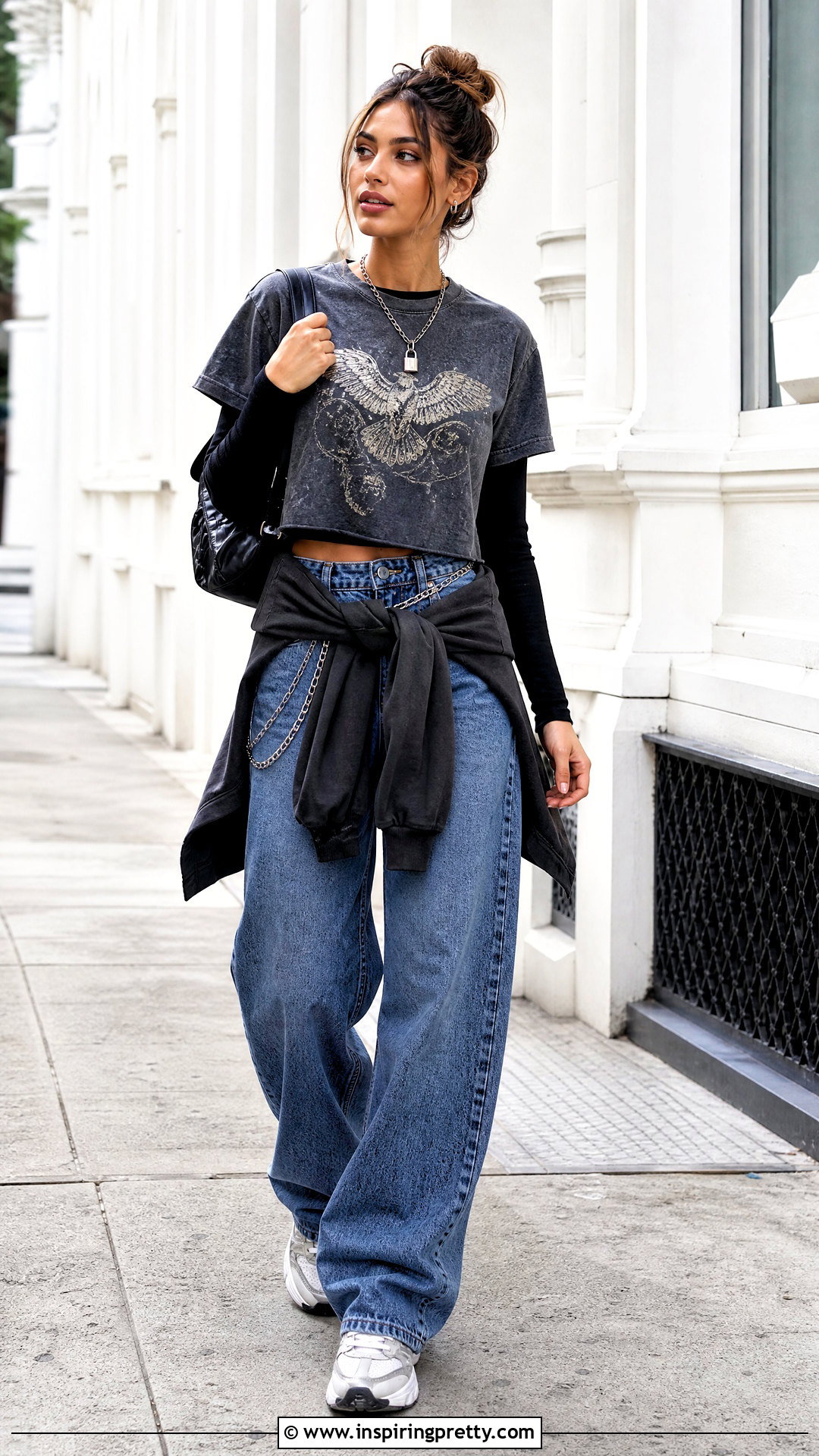 Cropped Tee Over Fitted Long Sleeve Grunge Outfit - 20 Layered Tops Outfits Grunge Ideas