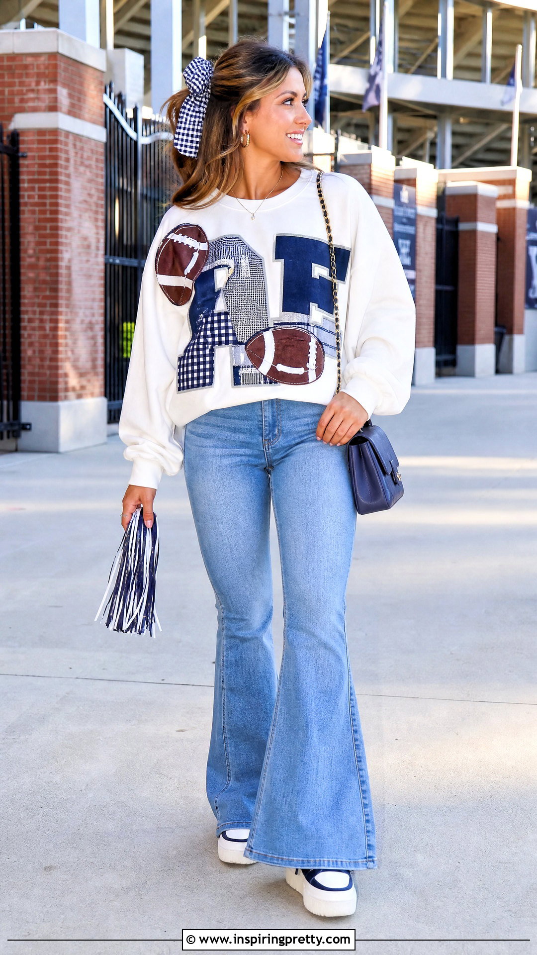 DIY Applique Game Day Sweatshirt Outfit - 25 Game Day Tops Diy Ideas