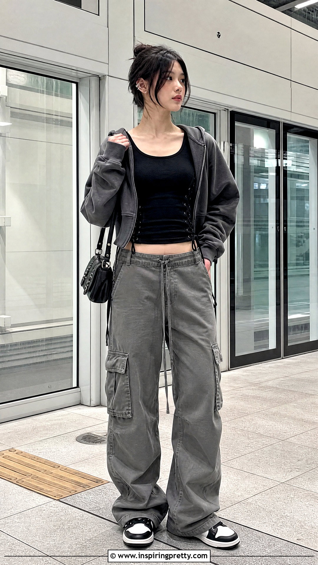 DIY Lace Up Acubi Tank With Gray Cargos - 20 acubi tops diy ideas