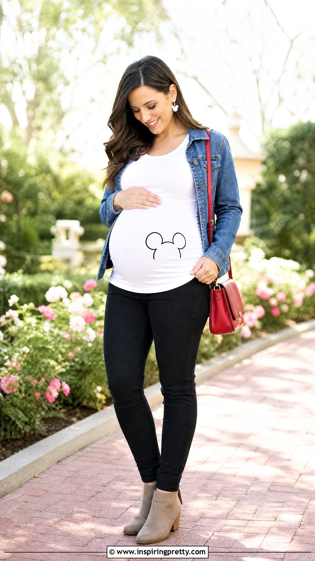 Disney Pregnancy Announcement Top With Black Jeans - 20 disney maternity top outfit ideas