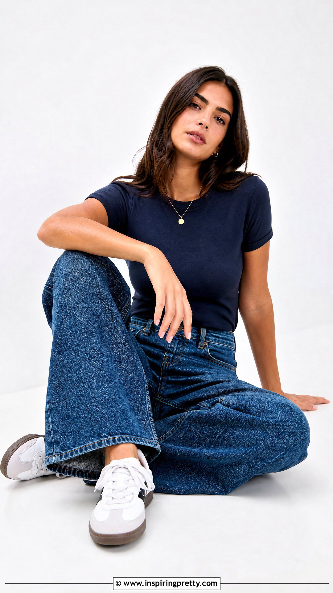 Floor Sitting Pose With Crew Neck Tee And Wide Jeans - 50 Photo Poses In Jeans Tops