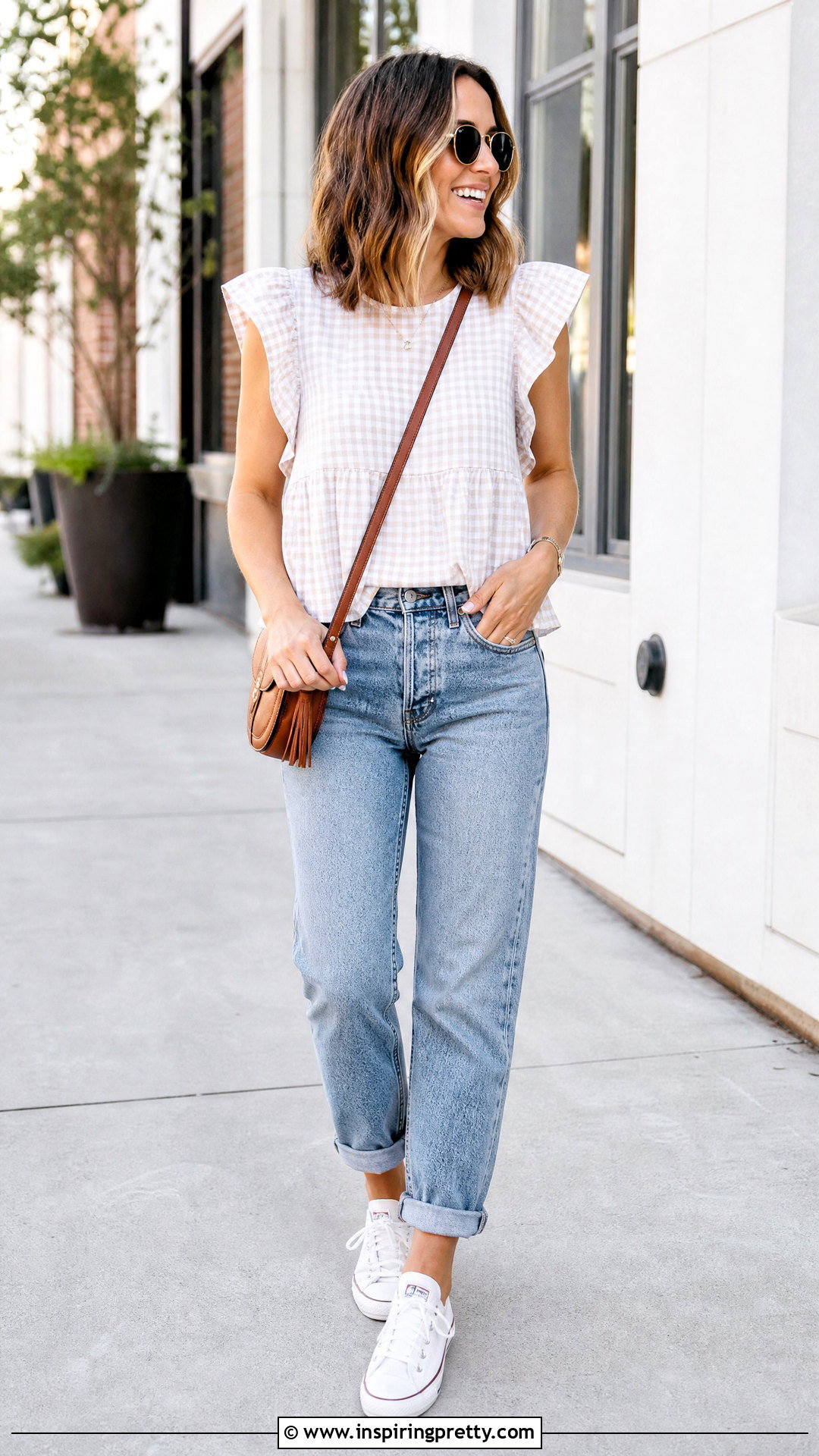 Flutter Sleeve Babydoll Top With Mom Jeans - 25 easy flutter sleeve babydoll top outfit ideas