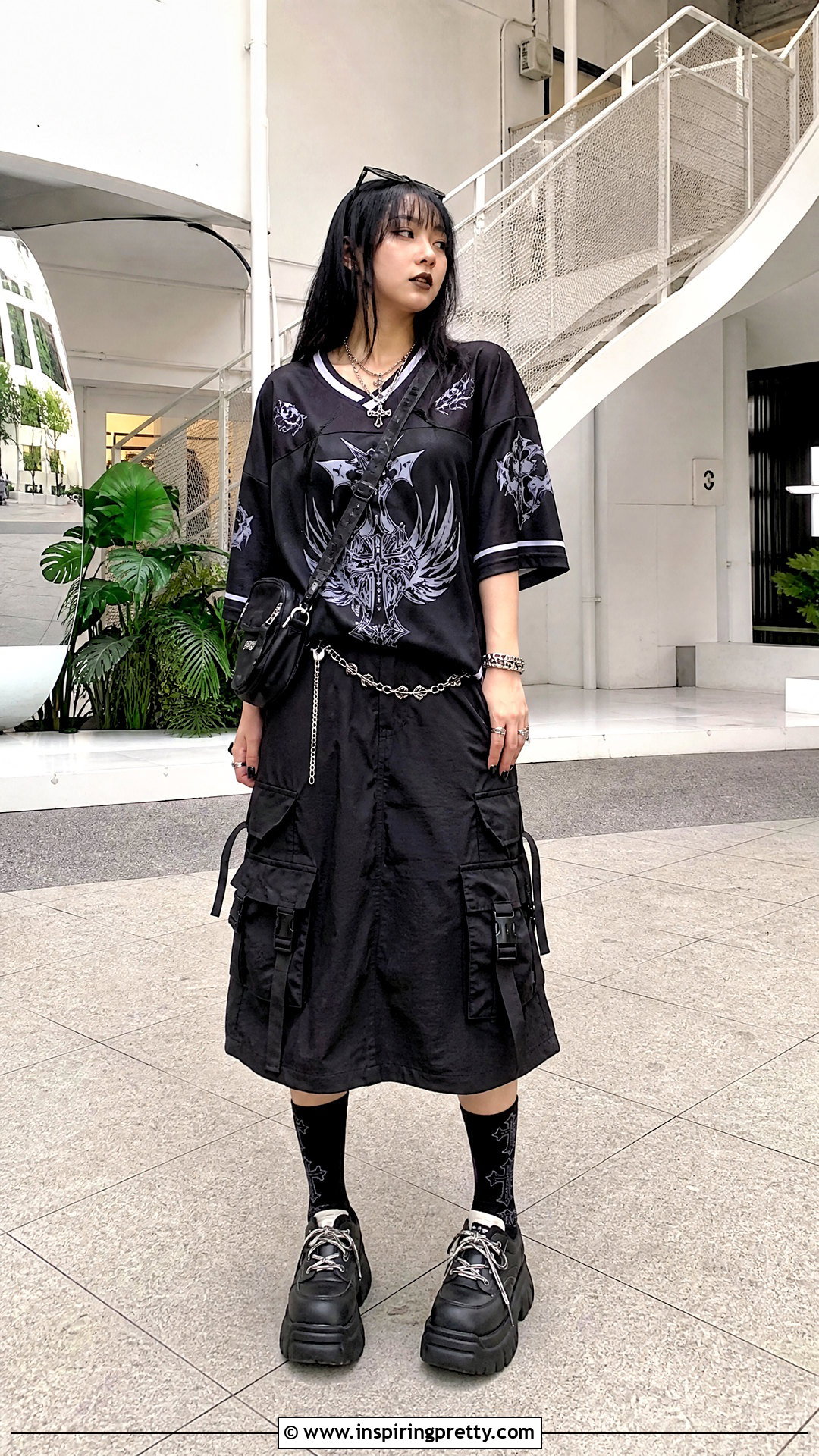 Gothic Sports Jersey Top With Cargo Skirt - 50 goth tops outfit ideas