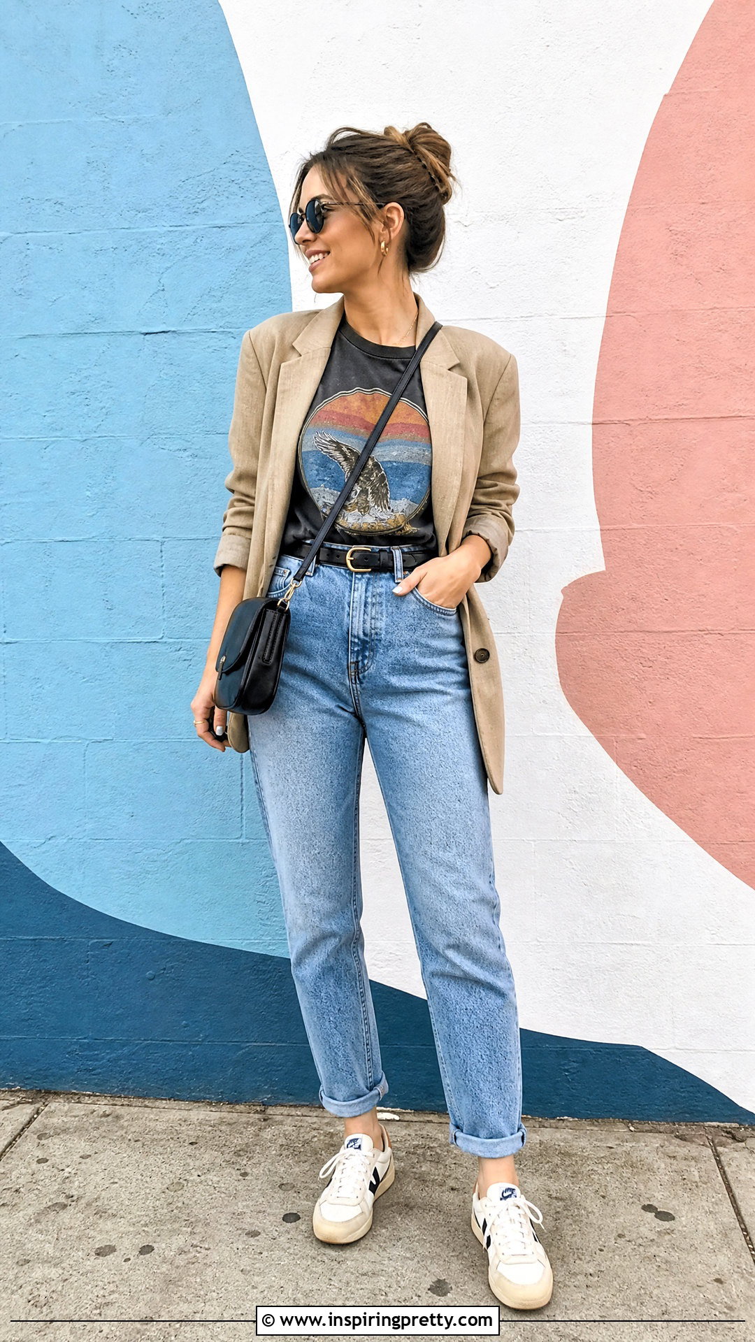 Graphic T Shirt With Mom Jeans - 50 beautiful tops with jeans