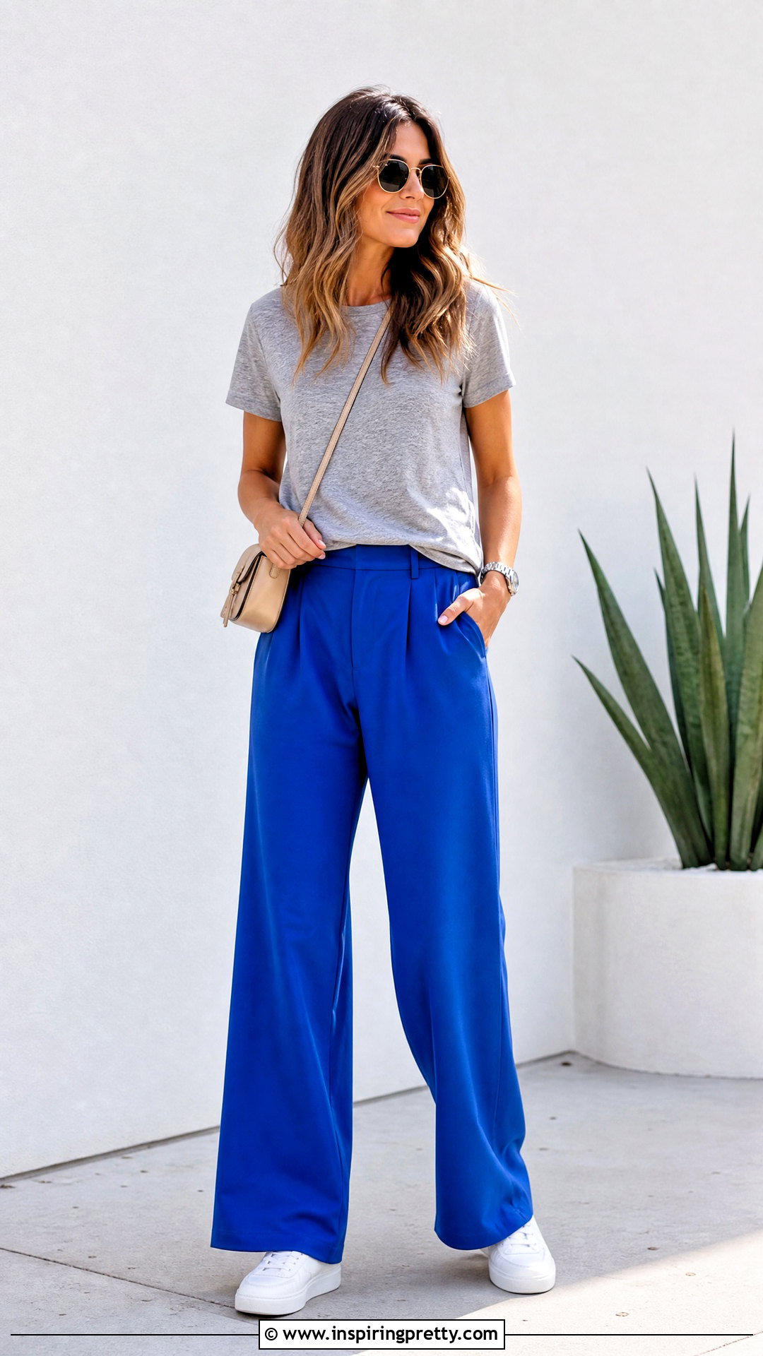 Gray T Shirt With Blue Pants And White Sneakers - what color top to wear with blue pants (20 ways)