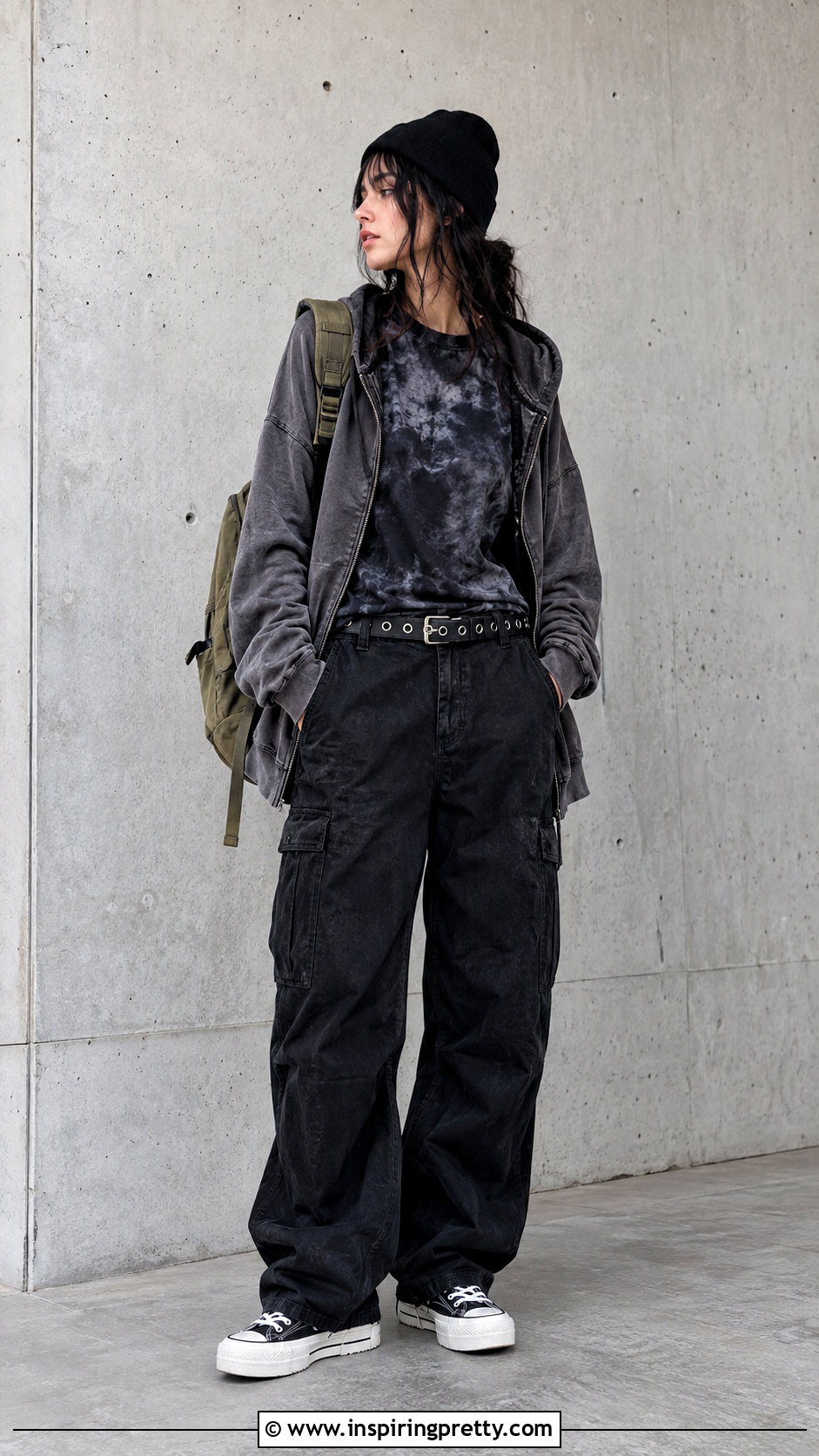 Grunge Tie Dye Tee With Black Cargos - 50 grunge tops outfit ideas