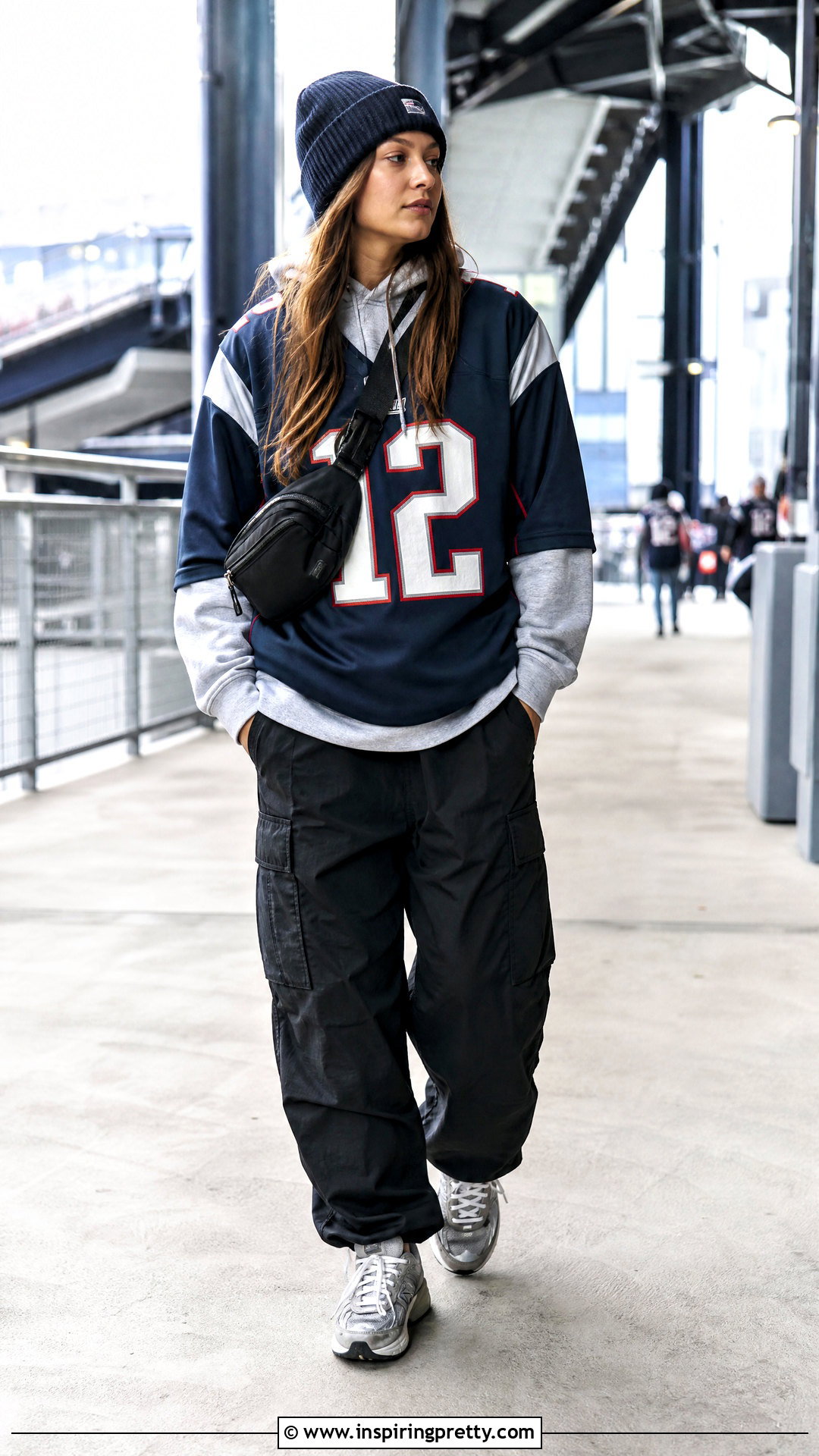 Jersey Top With Hoodie And Cargo Pants - 50 jersey top outfit ideas