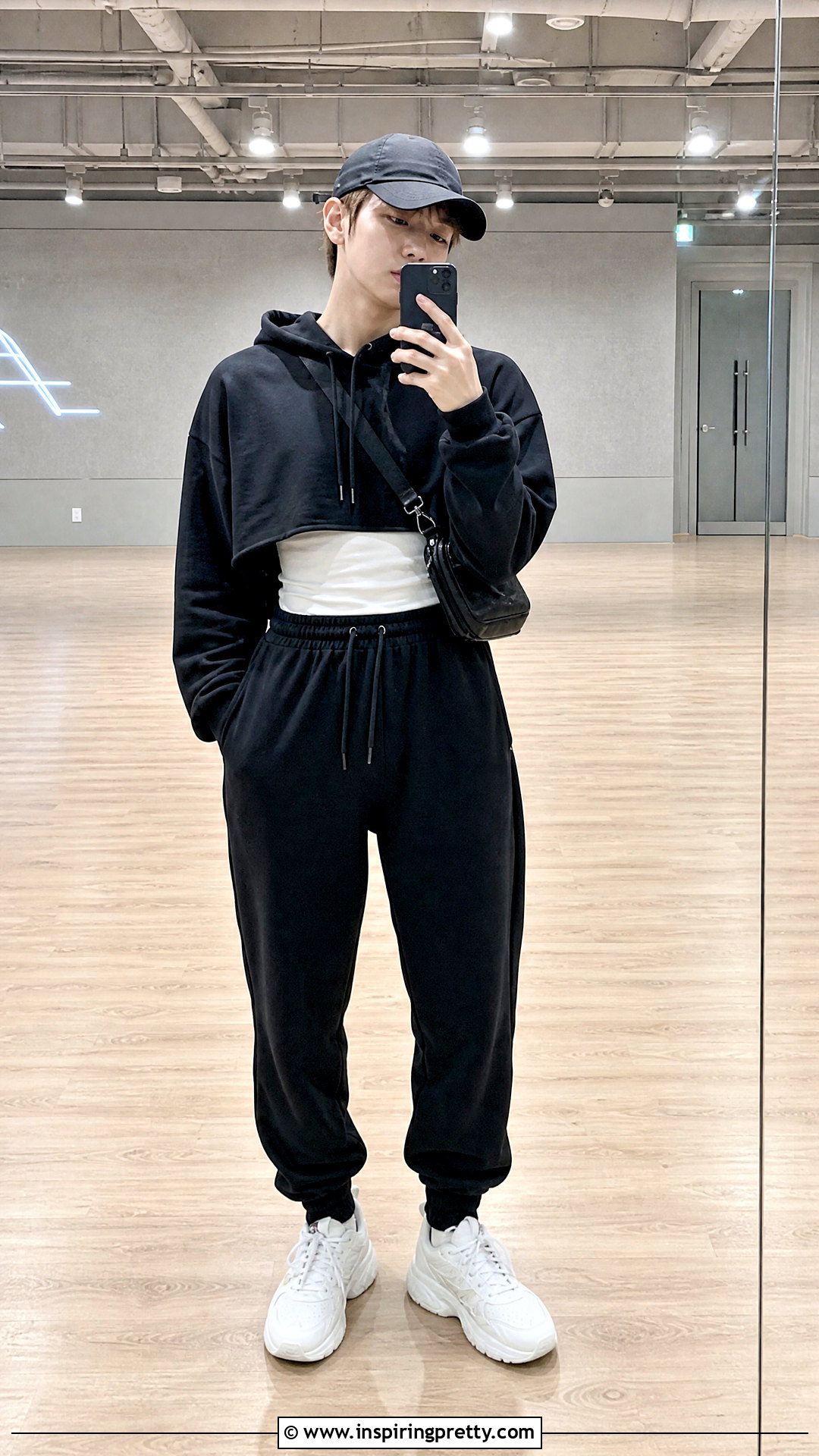 Kang Daniel Cropped Hoodie Outfit - 25 male kpop idols in crop tops outfit ideas