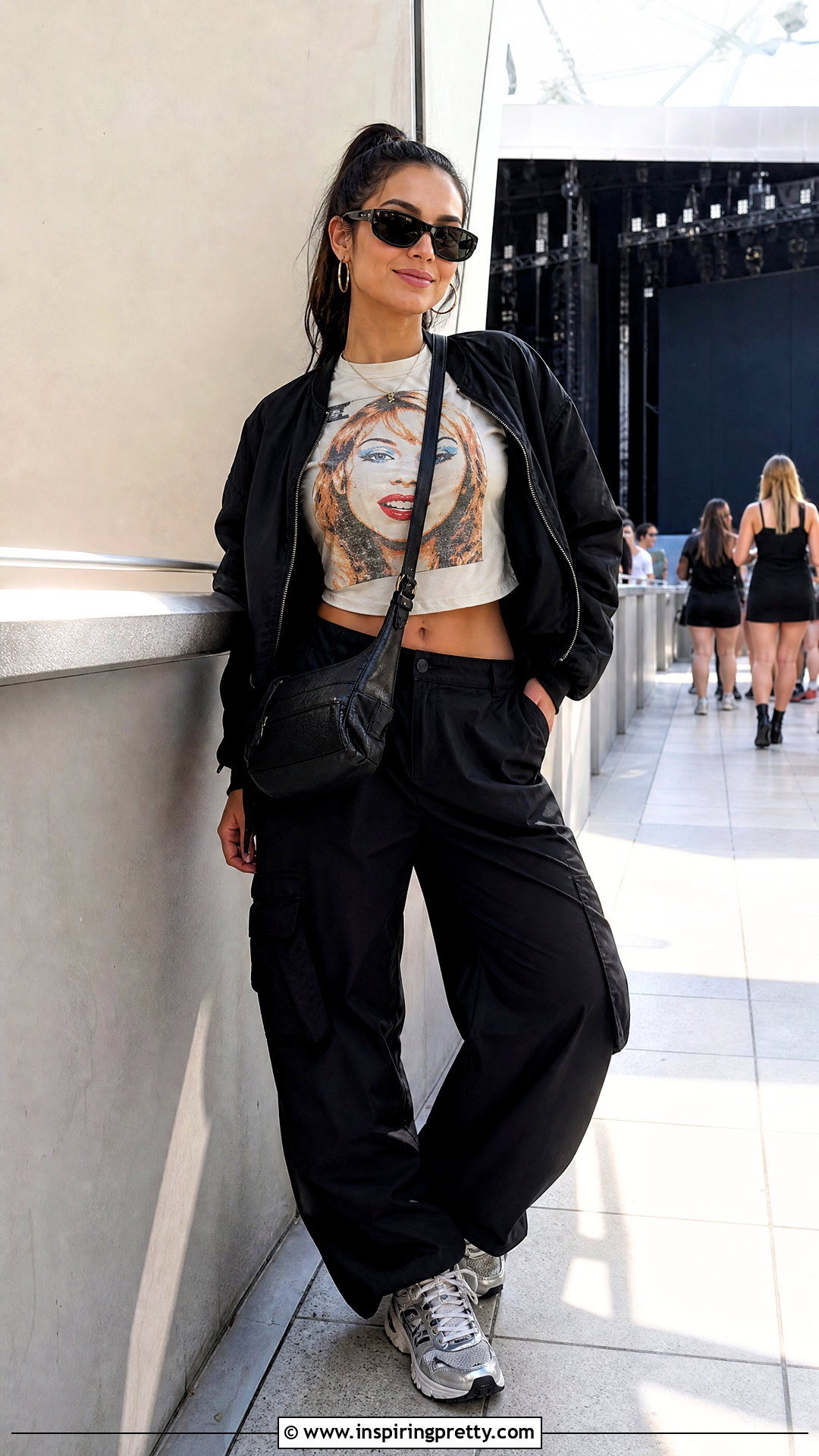 Kylie Minogue Graphic Crop Tee And Cargo Pants Outfit - 20 Kylie Minogue Crop Top outfit ideas