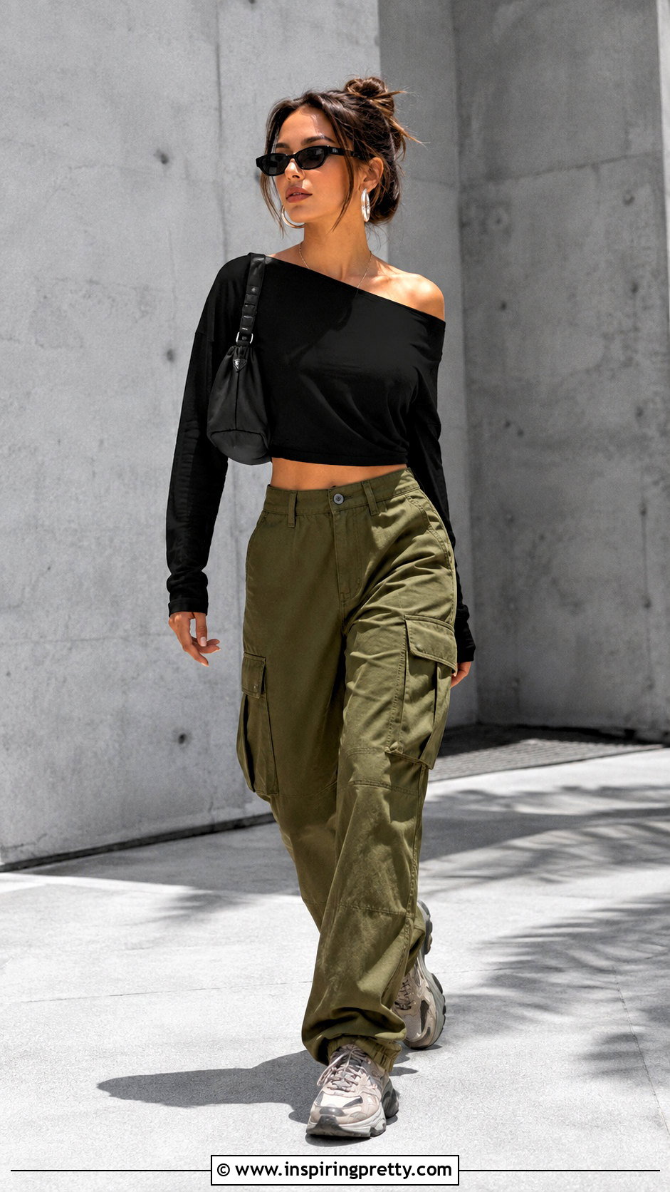 Loose Off Shoulder Crop Top With Cargo Pants - 25 loose off shoulder crop top outfit ideas