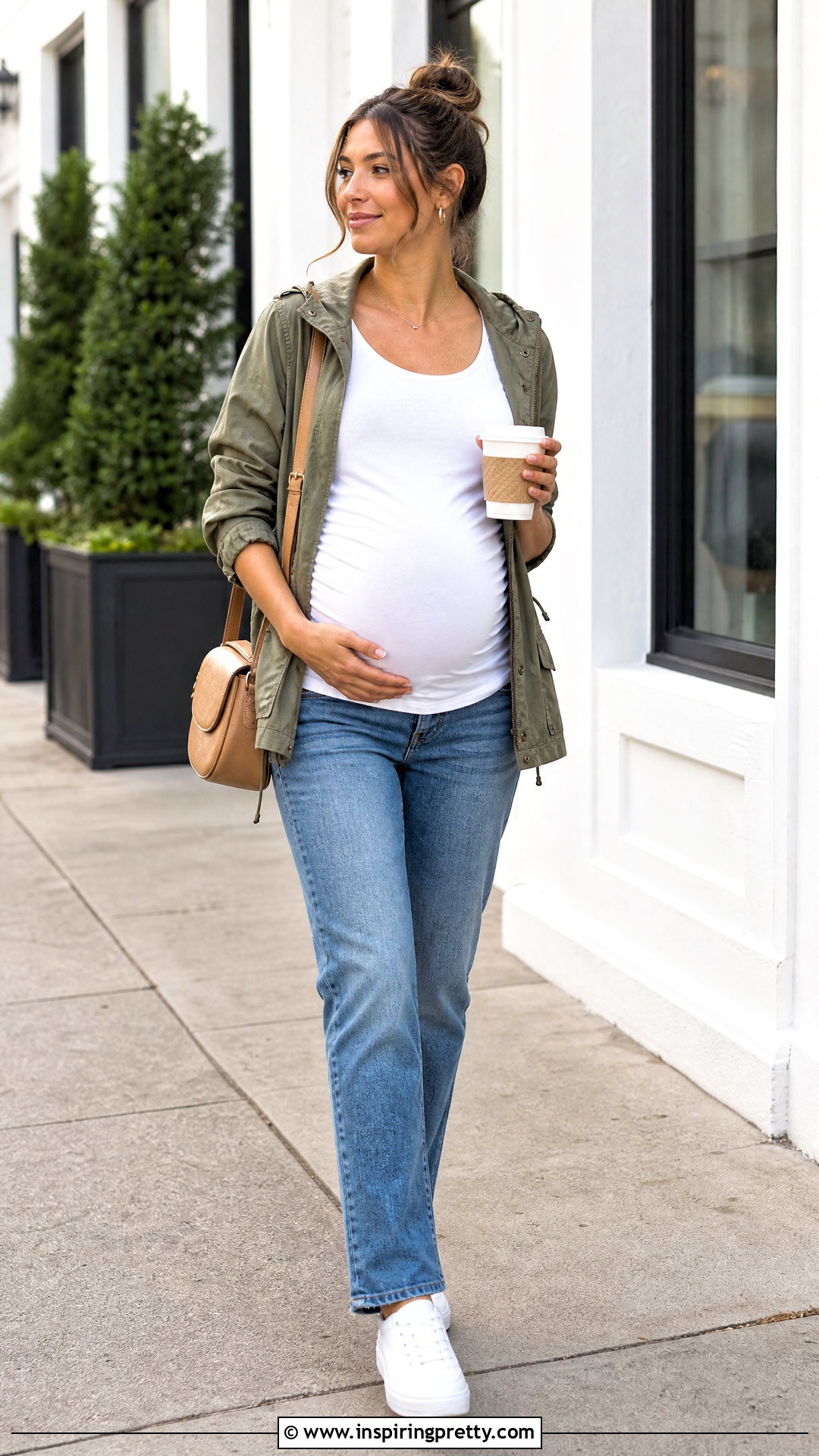 Maternity White T Shirt With Jeans - 20 maternity white top outfit ideas