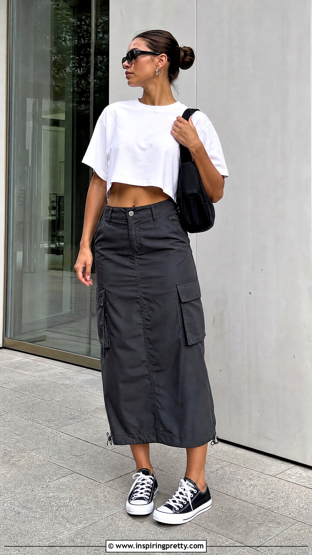 Oversized Crop Top With Cargo Skirt - 50 oversized crop top outfit ideas