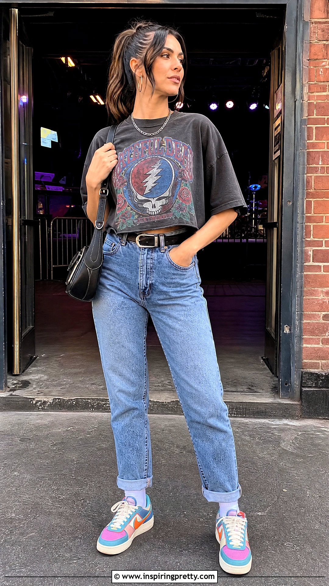 Oversized Graphic Crop Top With Jeans - 50 oversized crop top outfit ideas