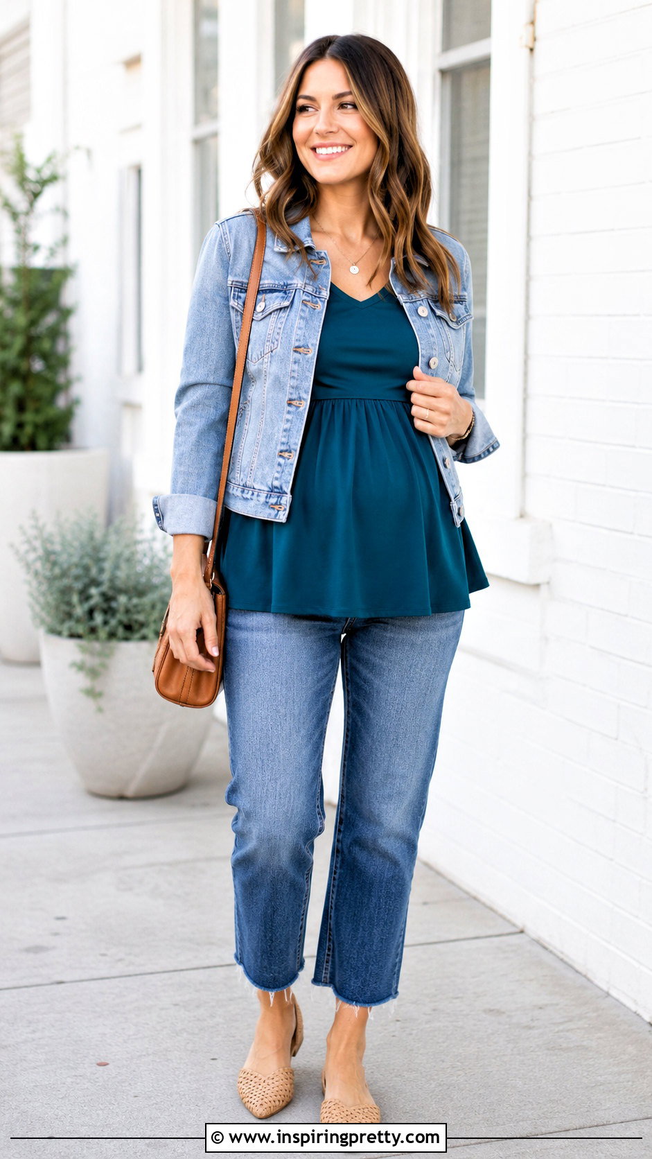 Peplum Nursing Top With Cropped Jeans - 25 Cute Nursing Tops outfit ideas