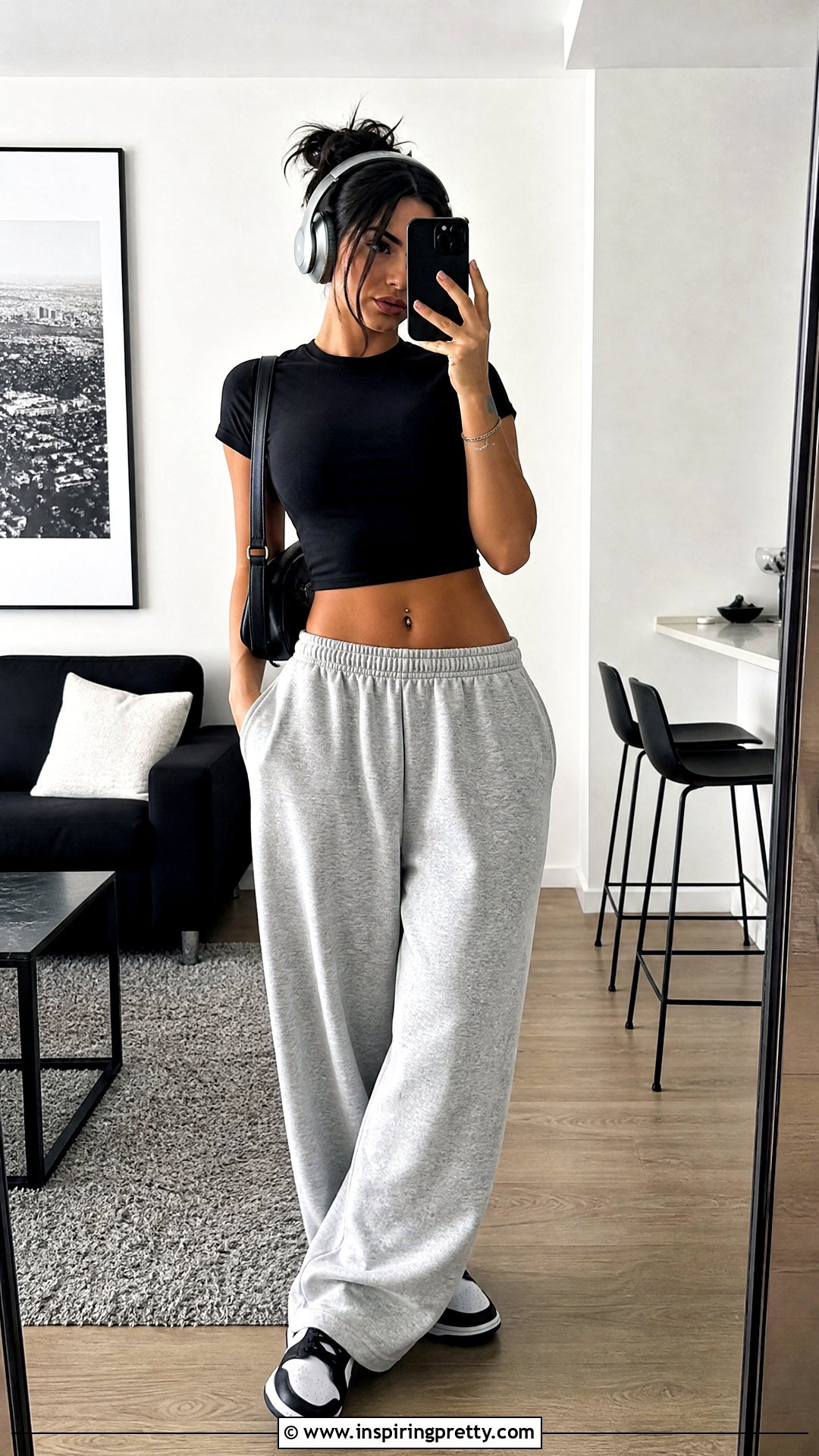 Plain Black Crop Top And Gray Sweatpants Outfit Code - 20 Berry Avenue Codes Clothes Crop Tops
