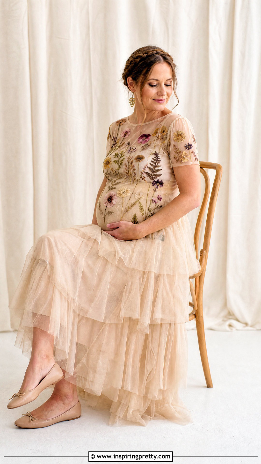 Pressed Flower Top With Beige Tulle Skirt - 20 maternity flower top photoshoot ideas