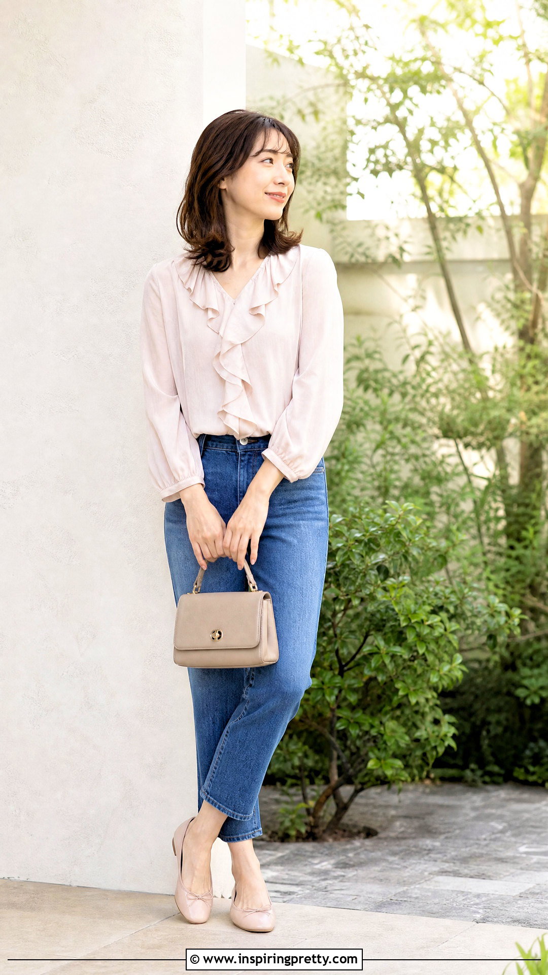 Ruffled Top And Cropped Jeans Ankle Cross Pose - 50 Poses In Jeans Top Aesthetic Ideas