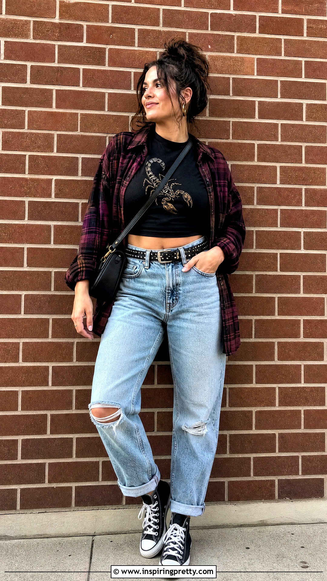 Scorpio Crop Top With Ripped Boyfriend Jeans - 20 scorpio crop top outfit ideas