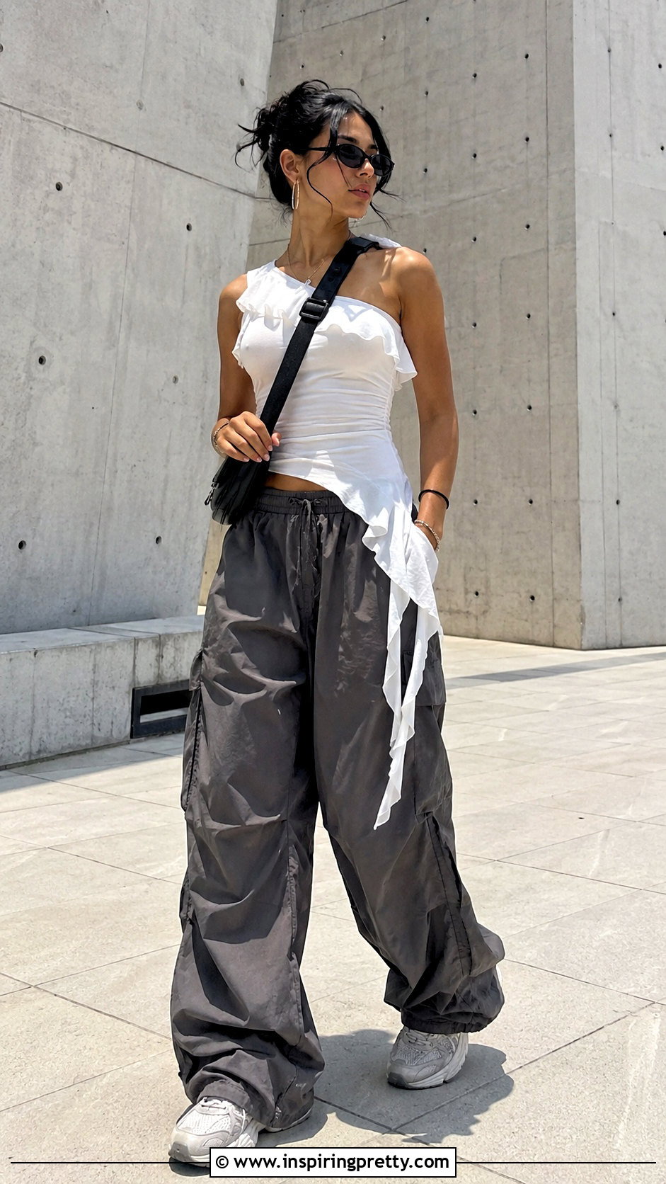 Streetwear Jellyfish Top With Parachute Pants - 50 jellyfish top outfit ideas
