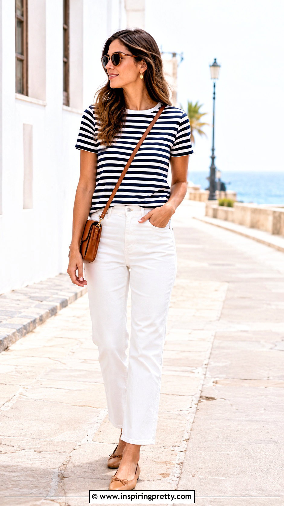 Striped T Shirt With White Jeans - 50 Women Tops Outfit ideas