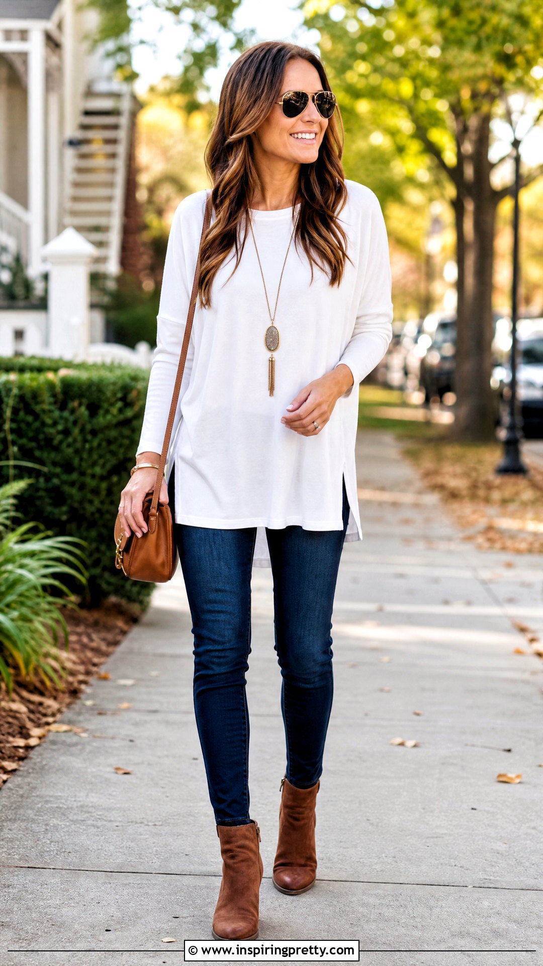 White Casual Tunic Top With Slim Jeans - 20 White Casual Top Fashion outfit ideas
